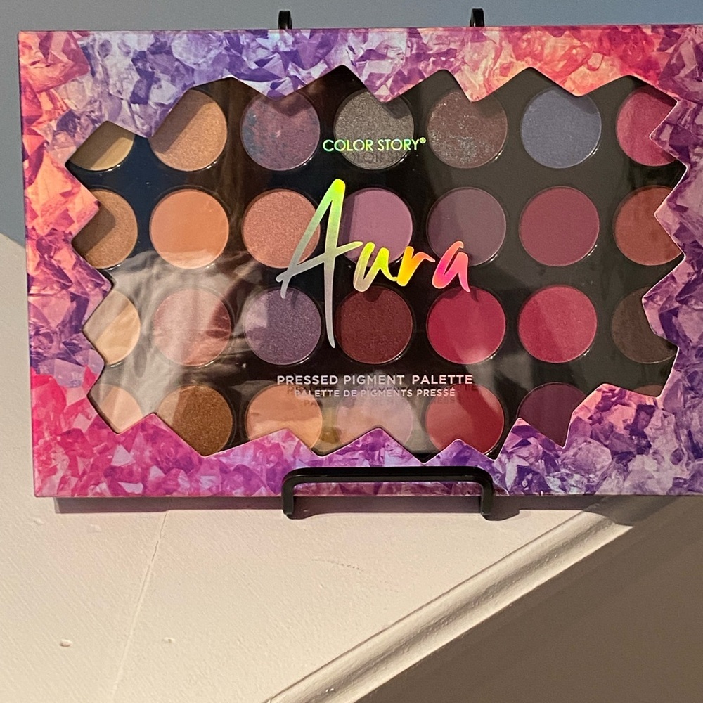 Color Story Aura Eyeshadow Palette - Pink, Purple, Gold NWT